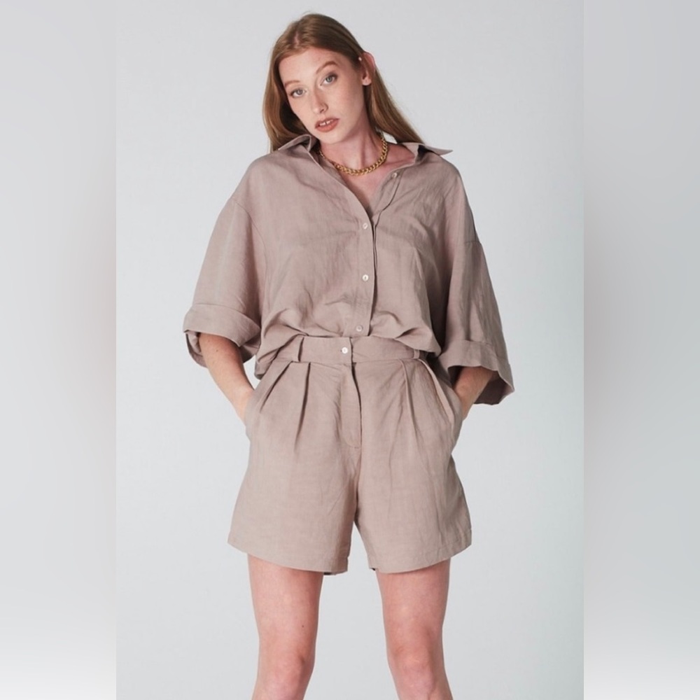 UNCLE STUDIOS Linen Shorts in Stone. Size S. NWOT.